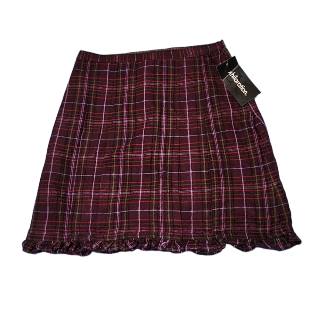 Xhilaration Juniors brown plaid skirt with  small ruffle
